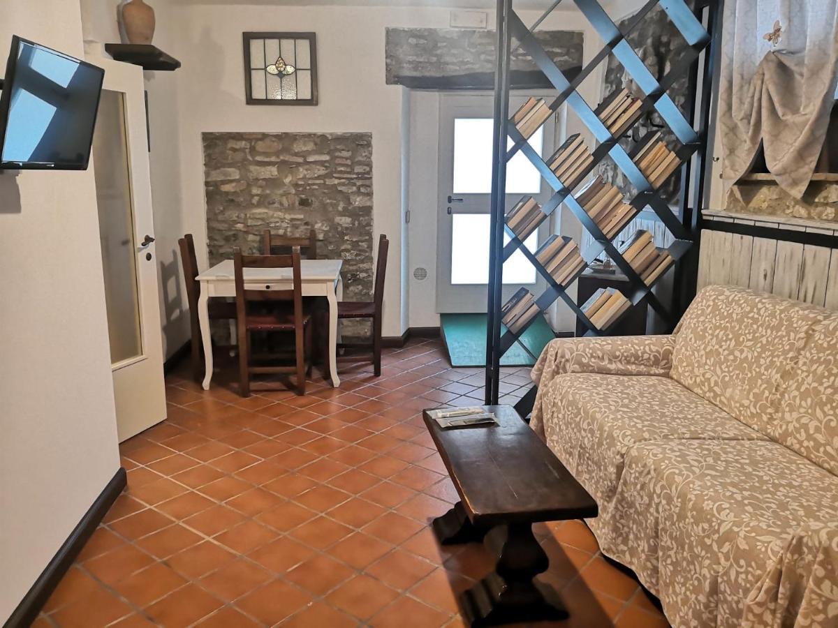 카스틸리오네델라고 Il Torrione B&B 외부 사진